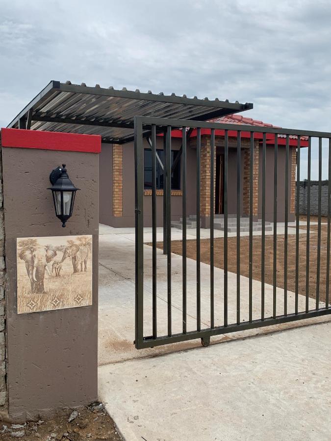 Elephant House, 2 Bedroom House, Next To Pilanesberg And Sun City Mogwase Buitenkant foto