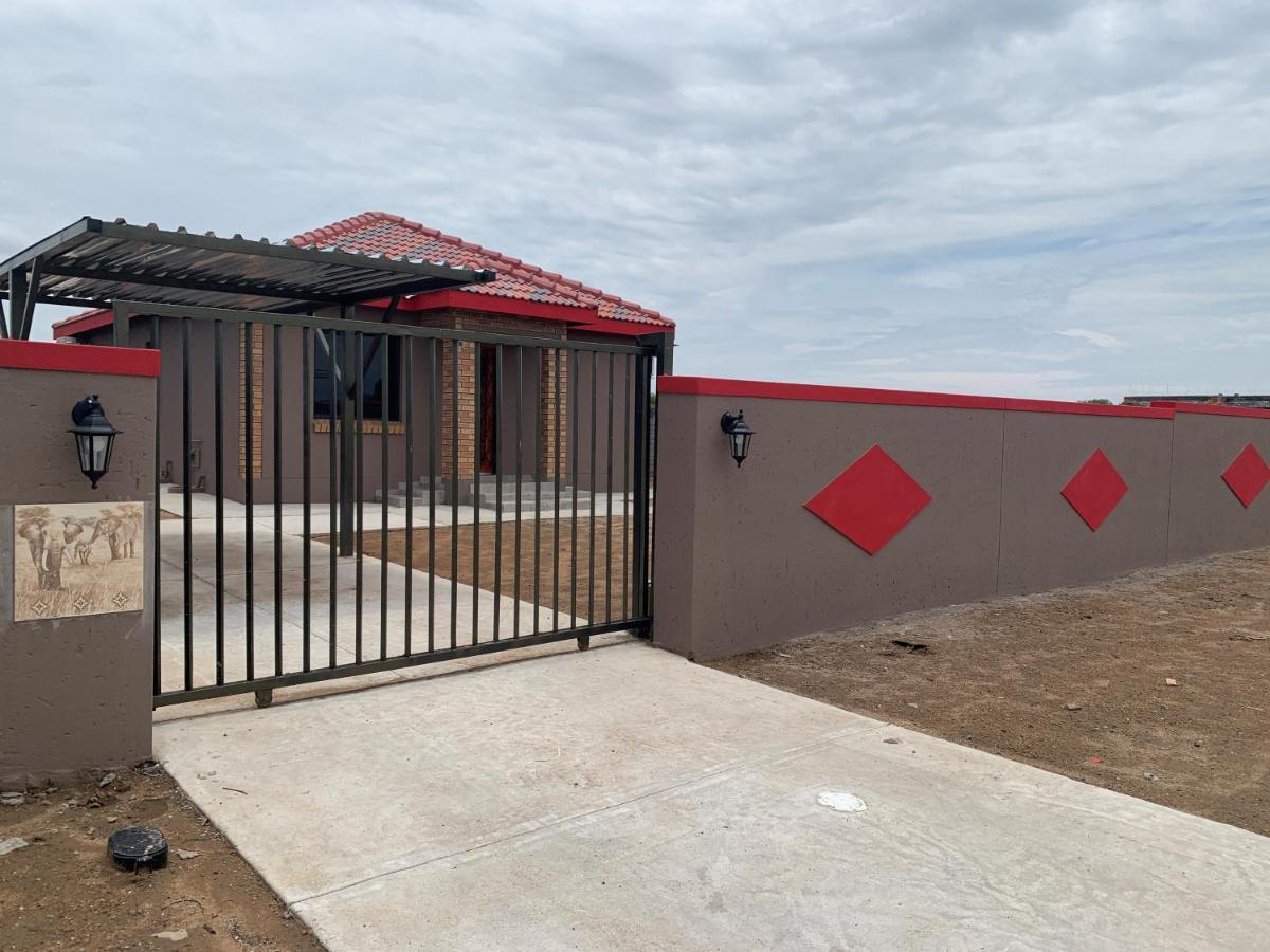 Elephant House, 2 Bedroom House, Next To Pilanesberg And Sun City Mogwase Buitenkant foto